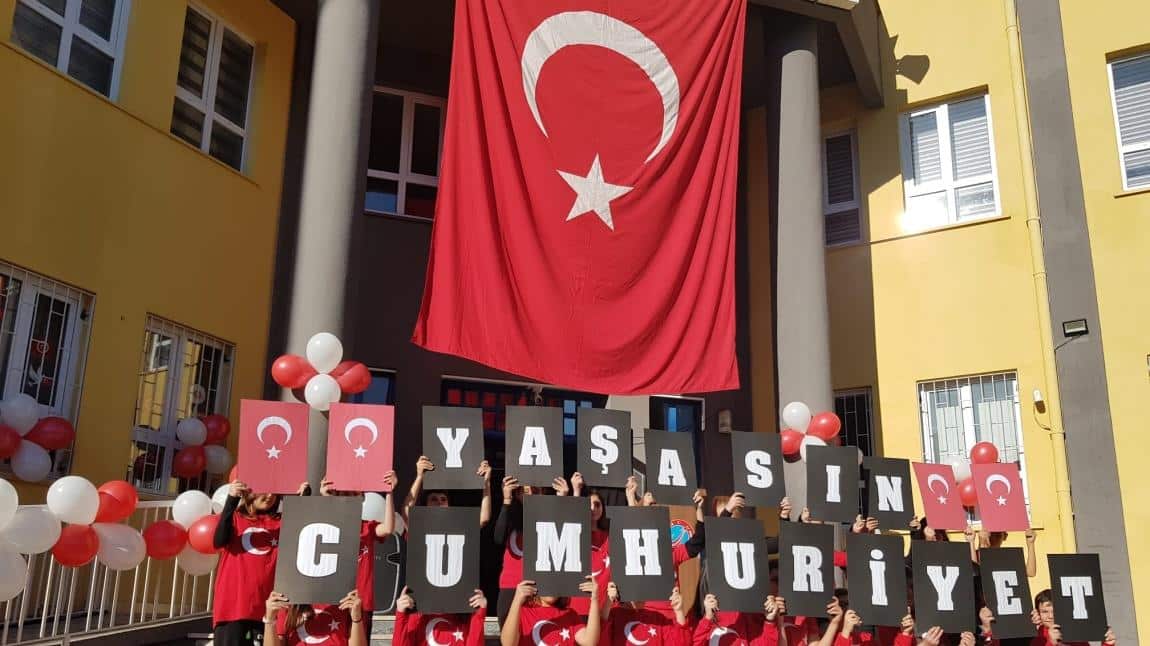 YAŞASIN CUMHURİYET !